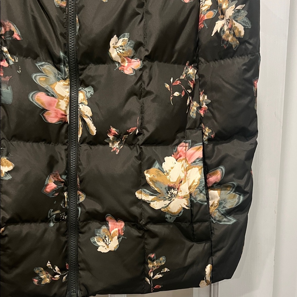 Lands' End Black Floral Puffer Vest  Max 600 - Picture 5 of 15